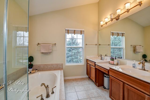 533 Nunda Trail, Crystal Lake, IL 60012