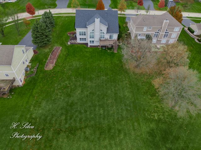 533 Nunda Trail, Crystal Lake, IL 60012