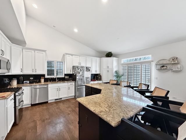 533 Nunda Trail, Crystal Lake, IL 60012