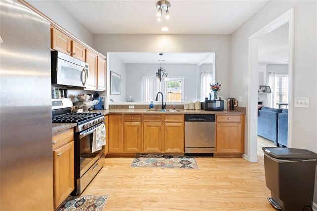 212 Regent Square, Woodstock, GA 30188