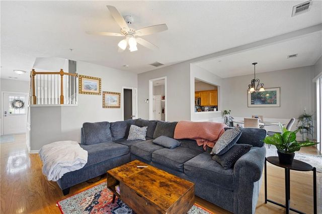 212 Regent Square, Woodstock, GA 30188