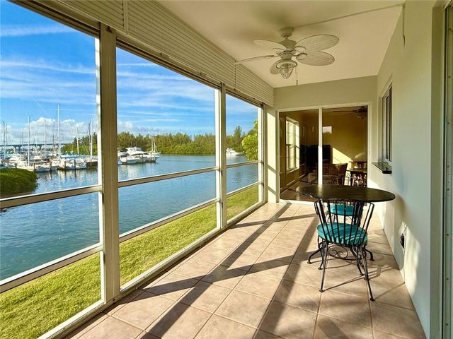 200 Greytwig Road 212, Vero Beach, FL 32963