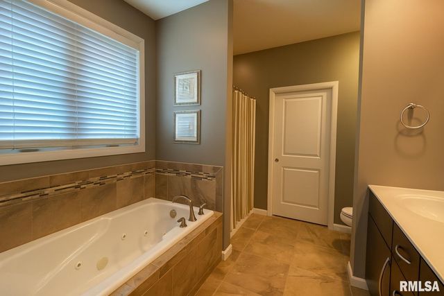 3910 W Anchor Drive, Peoria, IL 61615