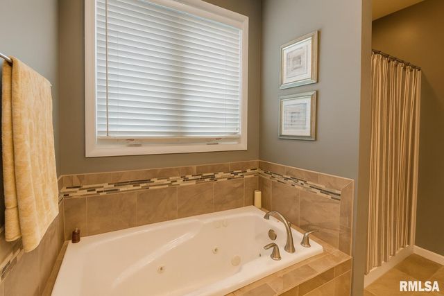 3910 W Anchor Drive, Peoria, IL 61615