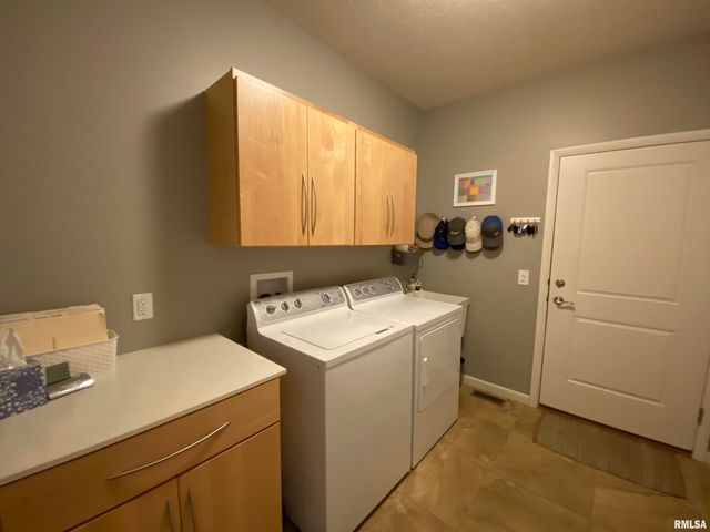 3910 W Anchor Drive, Peoria, IL 61615