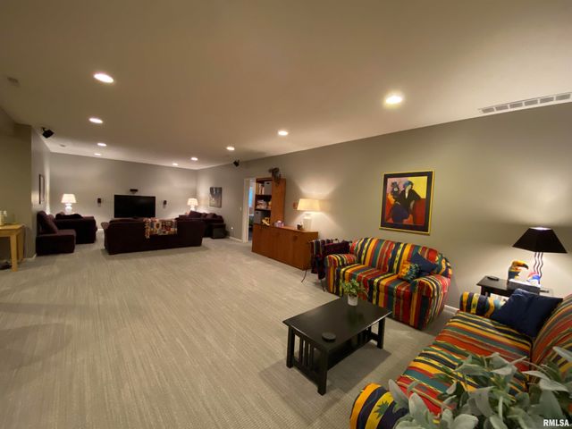 3910 W Anchor Drive, Peoria, IL 61615