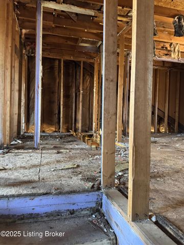 835 S 31st St, Louisville, KY 40211