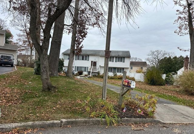 11 Bell Court, Ronkonkoma, NY 11779