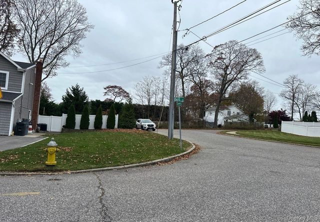 11 Bell Court, Ronkonkoma, NY 11779