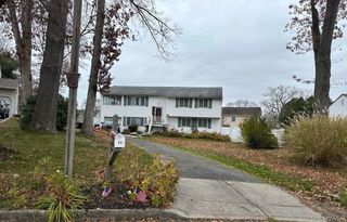 11 Bell Court, Ronkonkoma, NY 11779