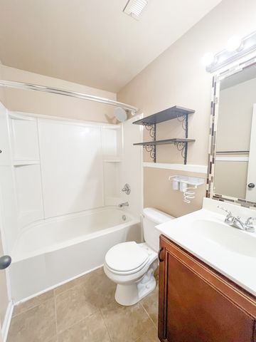 2284 McCormick Ln Apt A, Clarksville, TN 37040