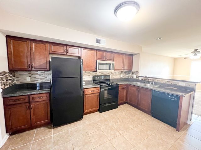 2284 McCormick Ln Apt A, Clarksville, TN 37040
