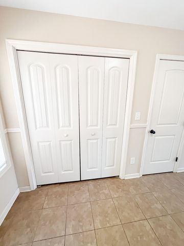 2284 McCormick Ln Apt A, Clarksville, TN 37040
