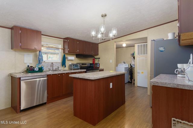 150 Pine Tree Road, Magee, MS 39111