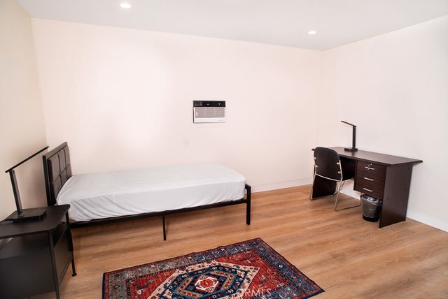 1134 W 39th, Los Angeles, CA 90037