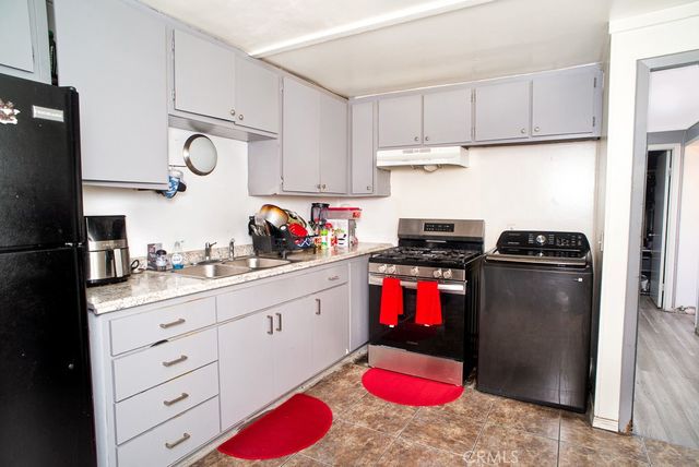 1134 W 39th, Los Angeles, CA 90037