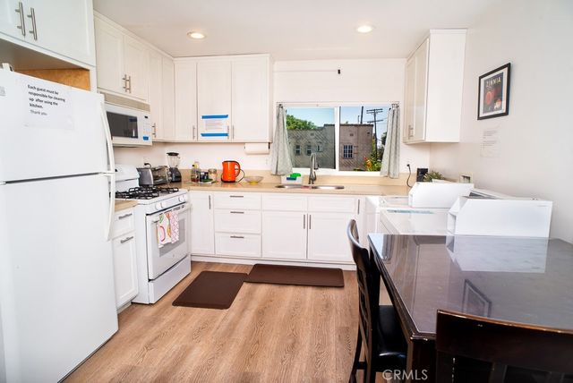 1134 W 39th, Los Angeles, CA 90037