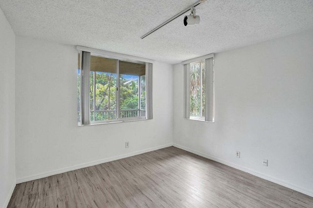 4015 W McNab Road D204, Pompano Beach, FL 33069