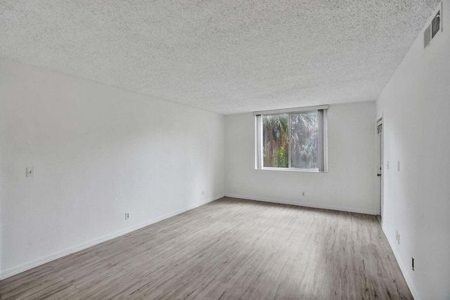 4015 W McNab Road D204, Pompano Beach, FL 33069