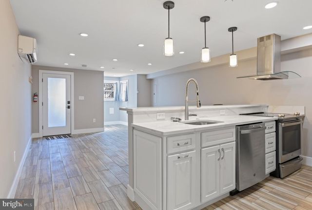 212 5TH ST NE, Washington, DC 20002