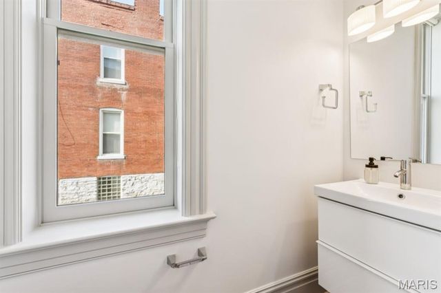 4231 Norfolk Avenue, St Louis, MO 63110