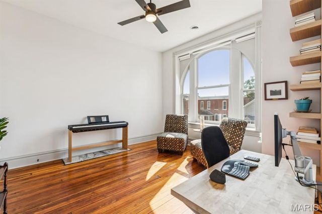 4231 Norfolk Avenue, St Louis, MO 63110