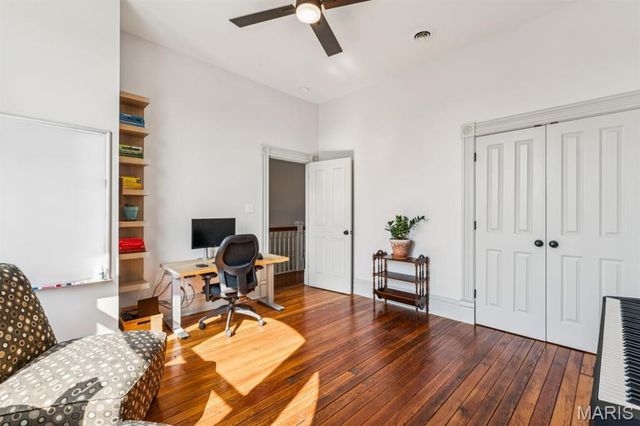 4231 Norfolk Avenue, St Louis, MO 63110