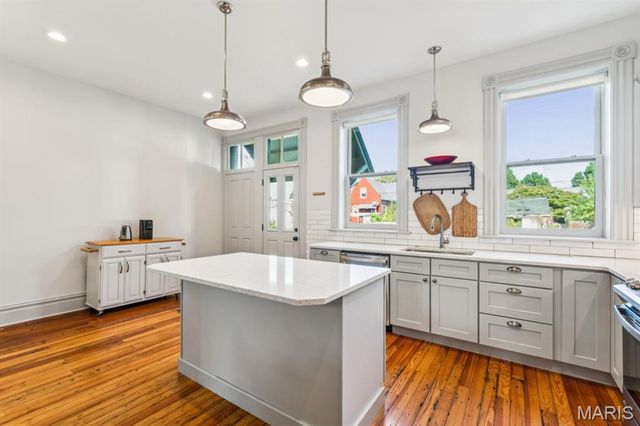 4231 Norfolk Avenue, St Louis, MO 63110