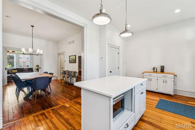 4231 Norfolk Avenue, St Louis, MO 63110