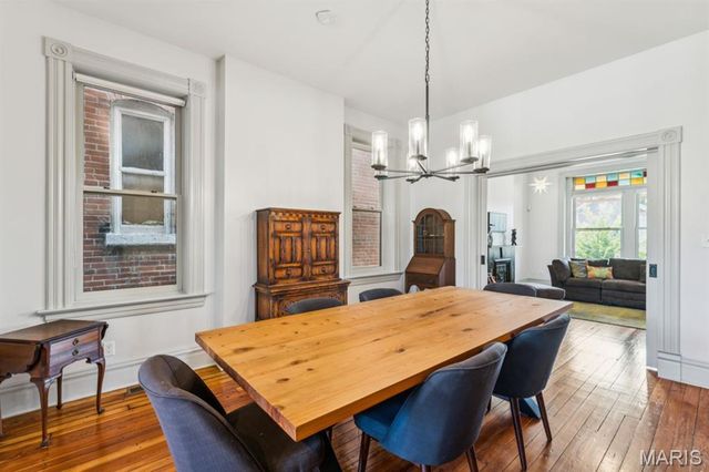 4231 Norfolk Avenue, St Louis, MO 63110