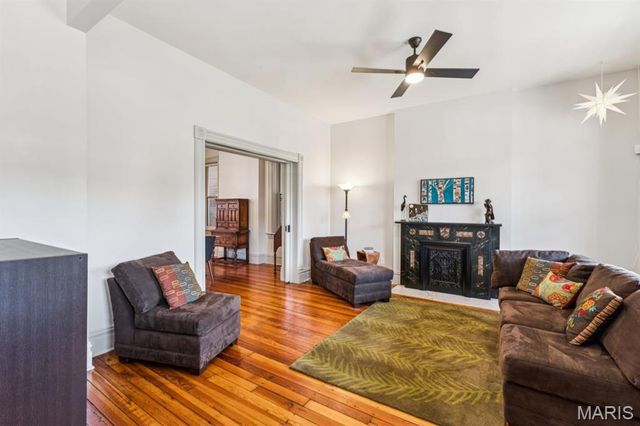 4231 Norfolk Avenue, St Louis, MO 63110