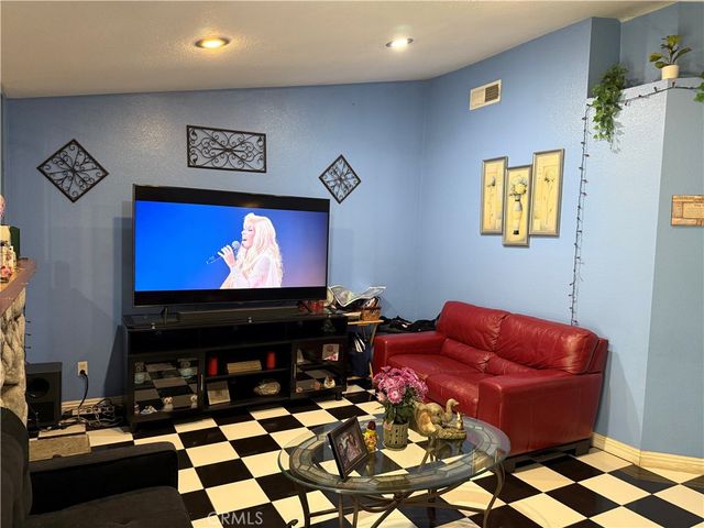 2420 W Sunrise Drive, Rialto, CA 92377