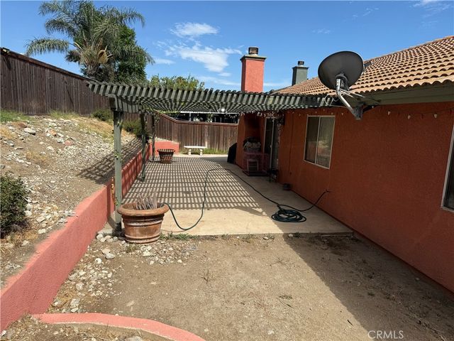 2420 W Sunrise Drive, Rialto, CA 92377