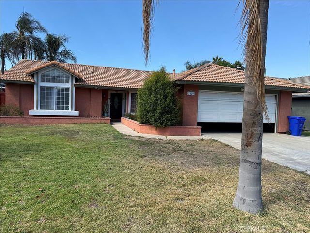 2420 W Sunrise Drive, Rialto, CA 92377