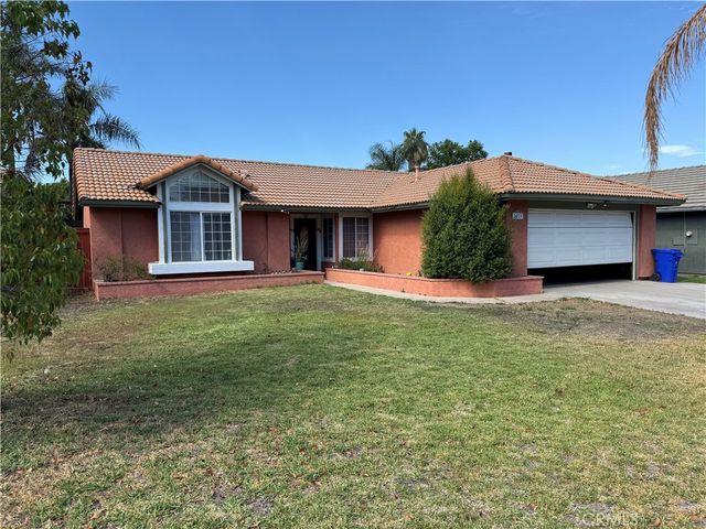 2420 W Sunrise Drive, Rialto, CA 92377