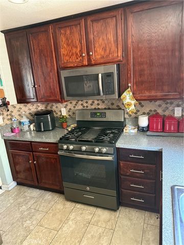 2420 W Sunrise Drive, Rialto, CA 92377