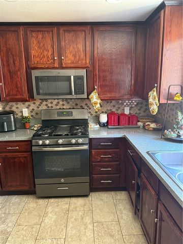 2420 W Sunrise Drive, Rialto, CA 92377