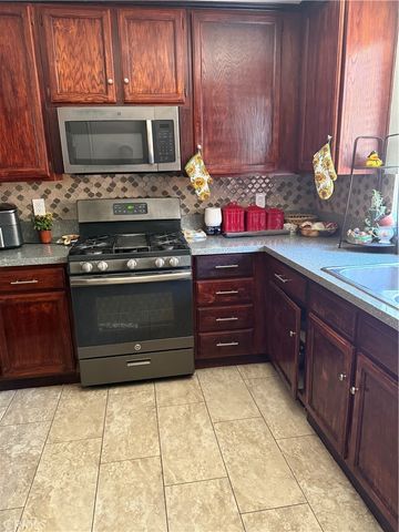 2420 W Sunrise Drive, Rialto, CA 92377