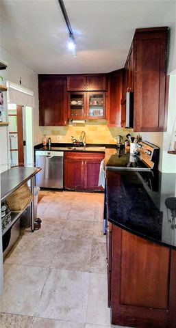 1135 NE 133rd St, North Miami, FL 33161