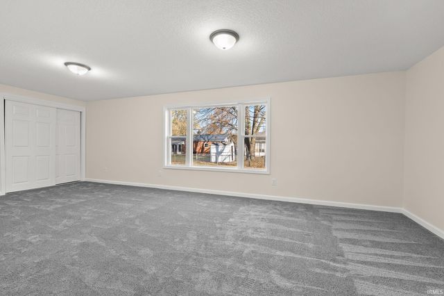 15 Holden Road, Columbia City, IN 46725