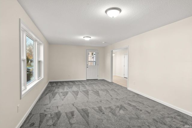 15 Holden Road, Columbia City, IN 46725