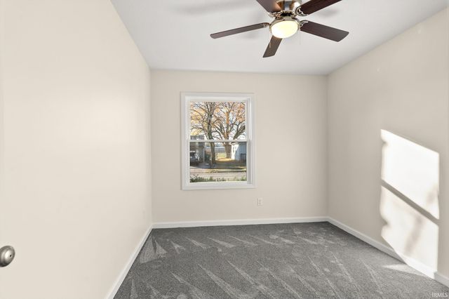 15 Holden Road, Columbia City, IN 46725