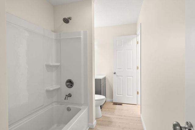 15 Holden Road, Columbia City, IN 46725