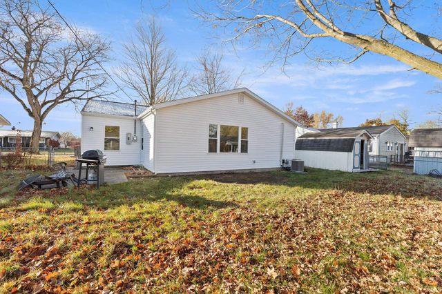15 Holden Road, Columbia City, IN 46725