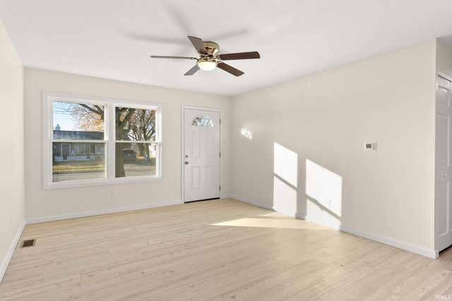 15 Holden Road, Columbia City, IN 46725