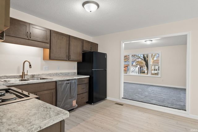 15 Holden Road, Columbia City, IN 46725