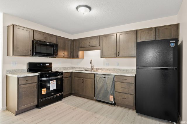 15 Holden Road, Columbia City, IN 46725