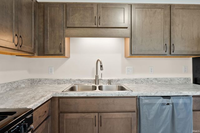 15 Holden Road, Columbia City, IN 46725