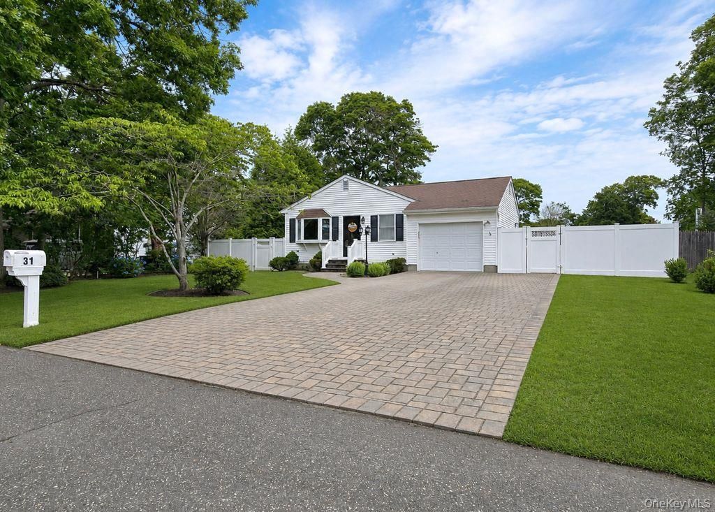 31 Westwood Drive, Shirley, NY 11967