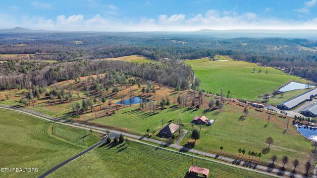 1275 Twin Bridge Rd, Deer Lodge, TN 37726